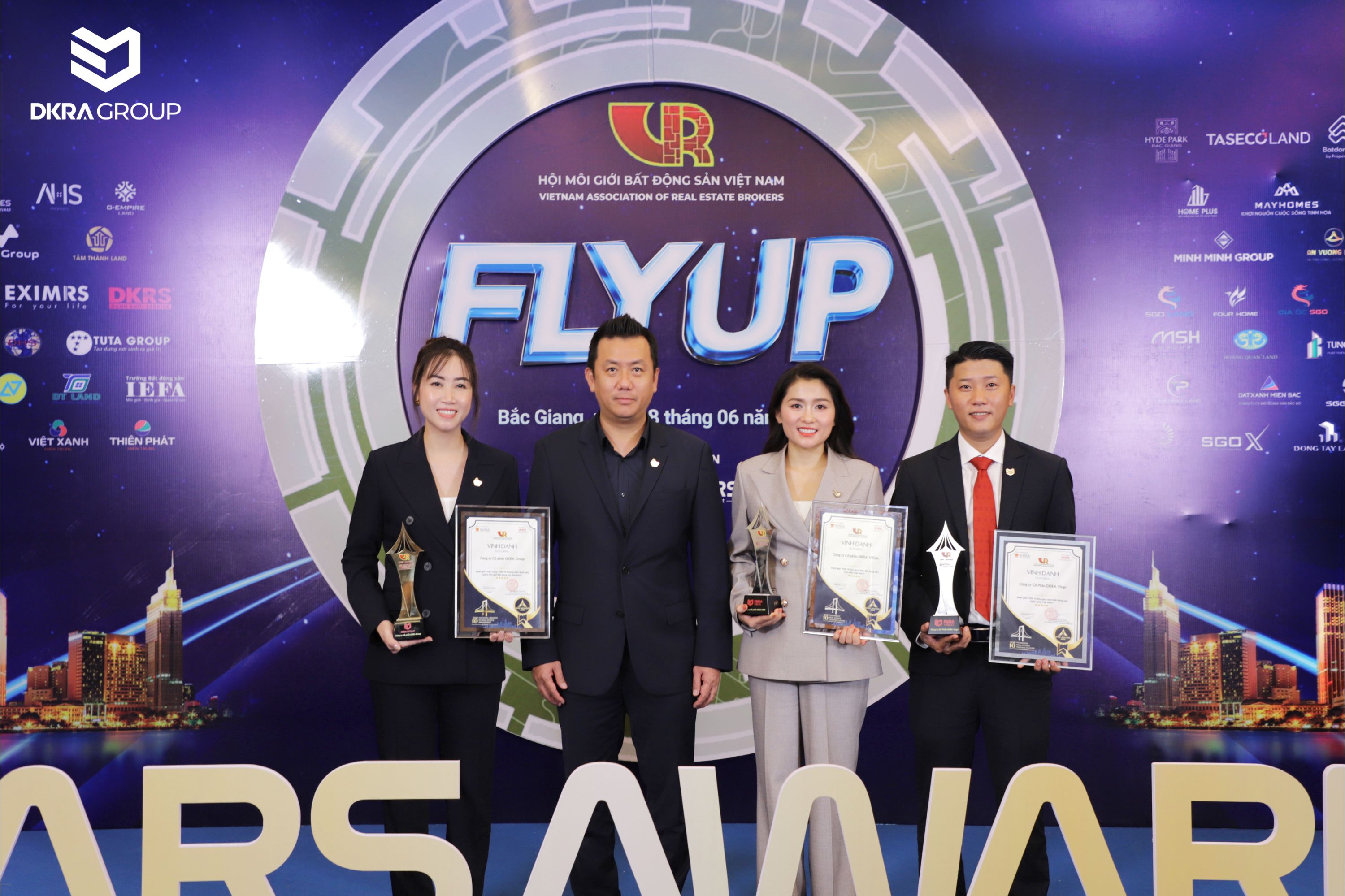 DKRA Group Top 10 Thương hiệu Quốc gia về Môi giới Bất động sản 2024 - Danh hiệu Cầu Vàng (VARS) - 2025