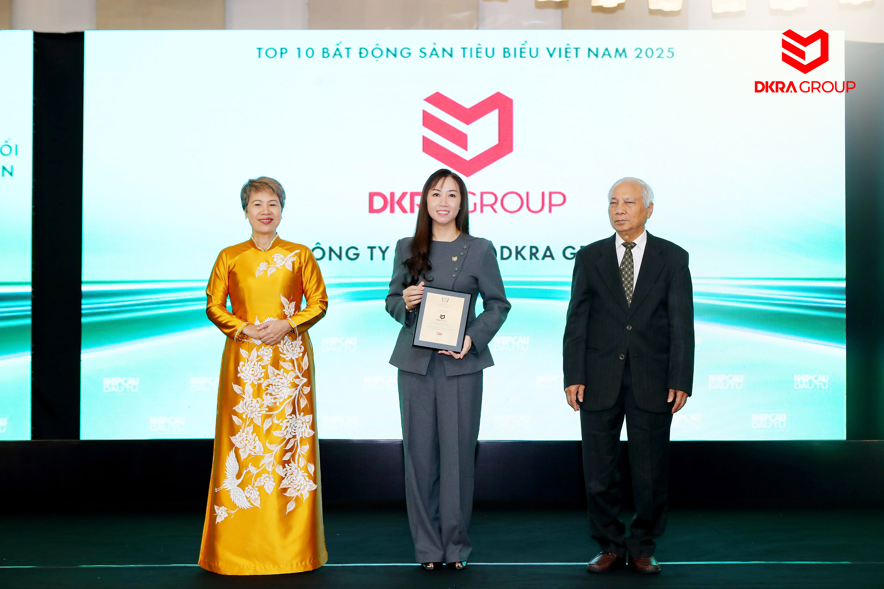 DKRA Group Tám năm đón nhận giải “Nhà phân phối Bất động sản tiêu biểu” do tạp chí Nhịp cầu đầu tư và hội đồng các chuyên gia uy tín trao tặng năm 2017, 2018, 2019, 2020, 2021, 2022, 2023 và 2025