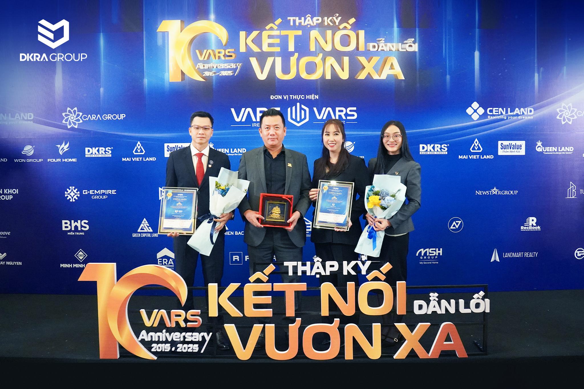 DKRA Group Danh hiệu VPEC 2024 - Đạt chuẩn Quy tắc đạo đức & ứng xử nghề Môi giới Bất động sản Việt Nam (VARS) - 2025