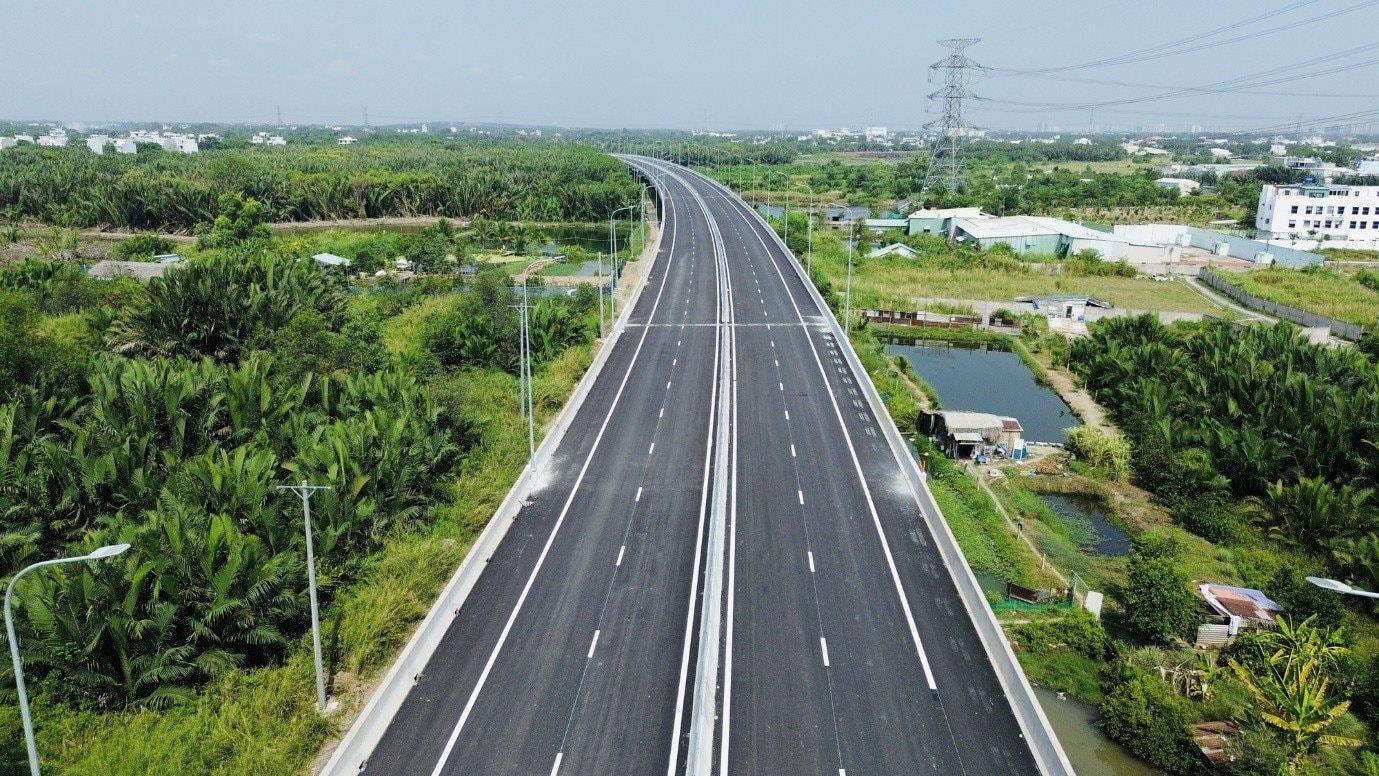 Thông xe gần 30km nối Long An với cảng Hiệp Phước và sân bay Long Thành, nhà đầu tư bắt đầu gom đất